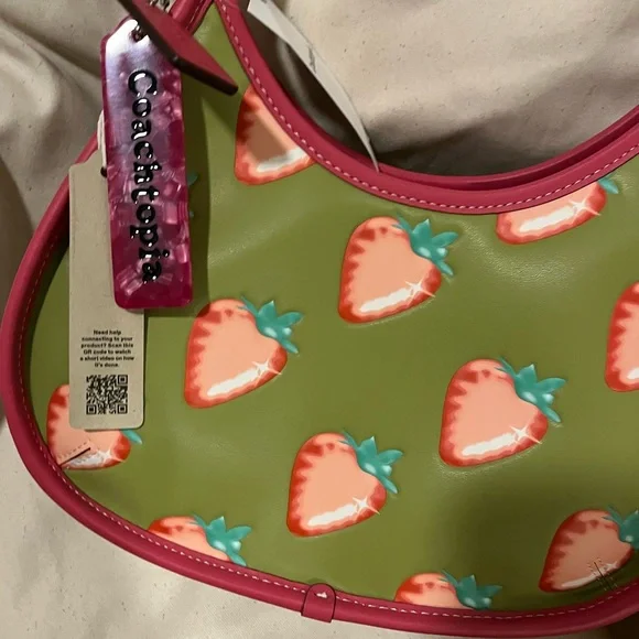 Coachtopia ergo strawberry bag - Picture 3 of 3